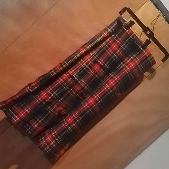 Deans Of Scotland Dresses & Skirts - Dean of Scotland women's tartan skirt, size 6, 100%wool.